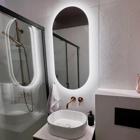 Srodmiescie Pl. Zbawiciela * وارسو