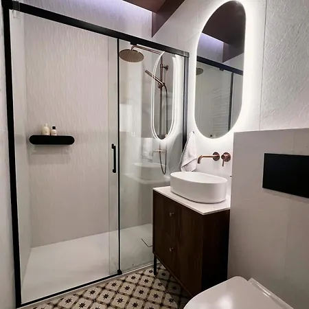 Srodmiescie Pl. Zbawiciela وارسو