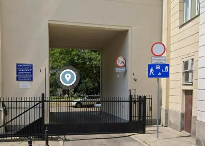 Srodmiescie Pl. Zbawiciela Varsavia